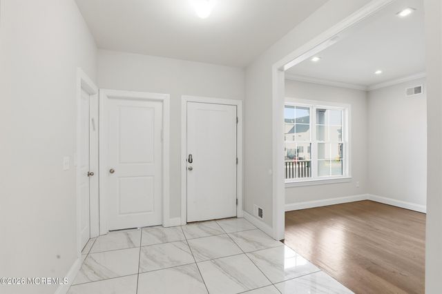 28 Golders Green Road, Lakewood, NJ 08701