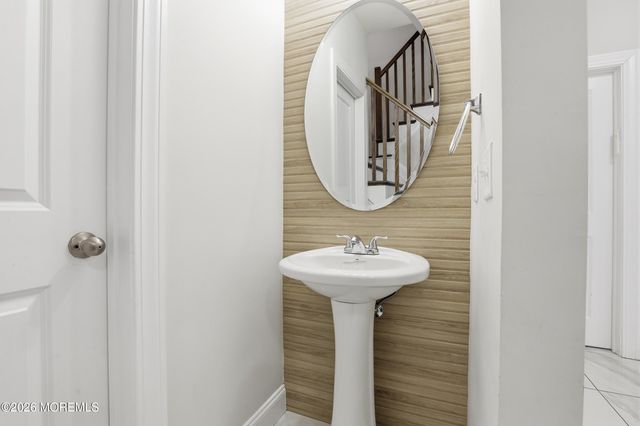 28 Golders Green Road, Lakewood, NJ 08701