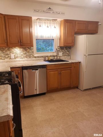 226 4TH Avenue W, Andalusia, IL 61232