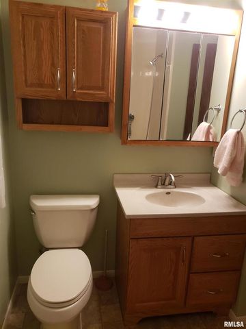 226 4TH Avenue W, Andalusia, IL 61232