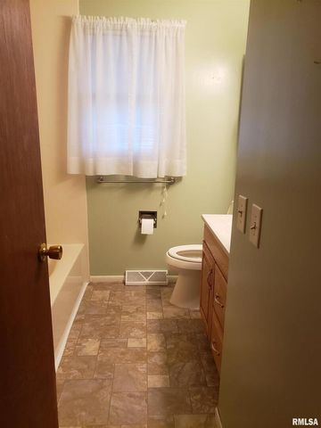 226 4TH Avenue W, Andalusia, IL 61232