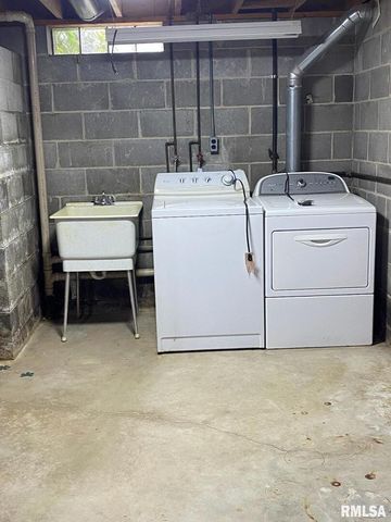 226 4TH Avenue W, Andalusia, IL 61232