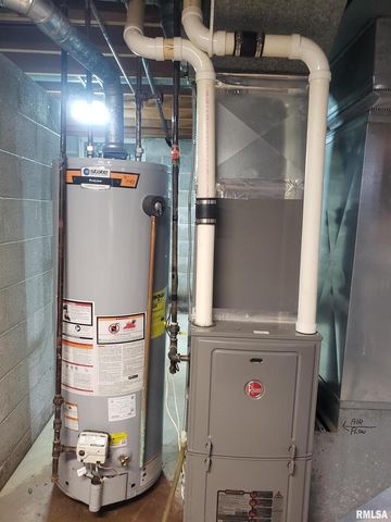 226 4TH Avenue W, Andalusia, IL 61232