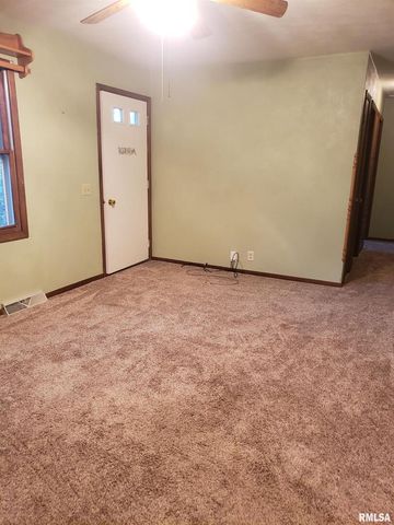 226 4TH Avenue W, Andalusia, IL 61232