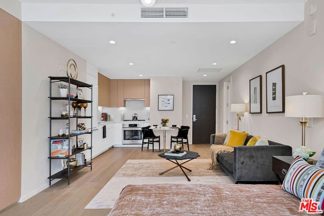 877 Francisco Street 615, Los Angeles, CA 90017