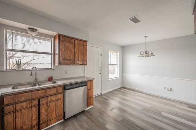 420 Signal Hill Court N, Fort Worth, TX 76112