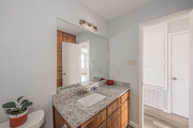 420 Signal Hill Court N, Fort Worth, TX 76112