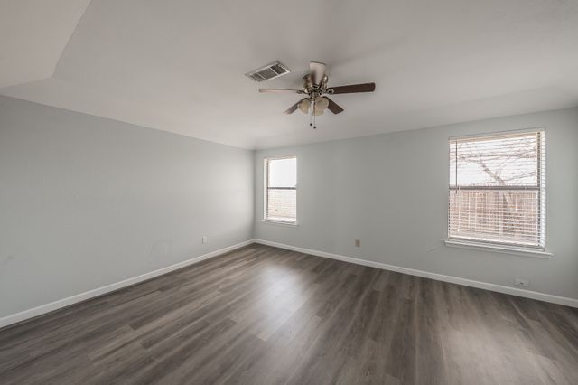 420 Signal Hill Court N, Fort Worth, TX 76112