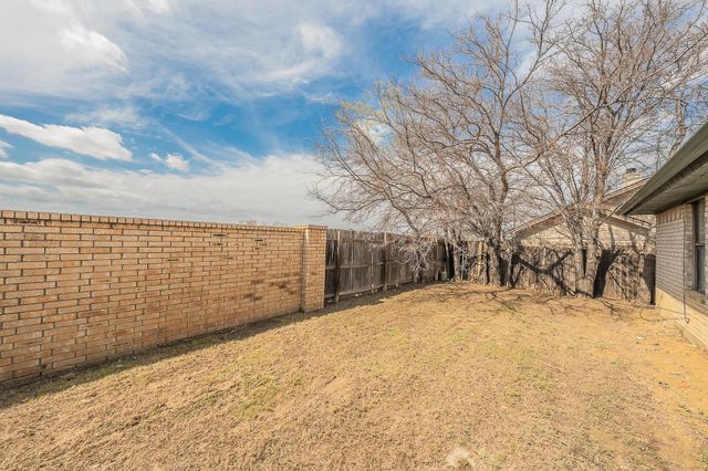 420 Signal Hill Court N, Fort Worth, TX 76112