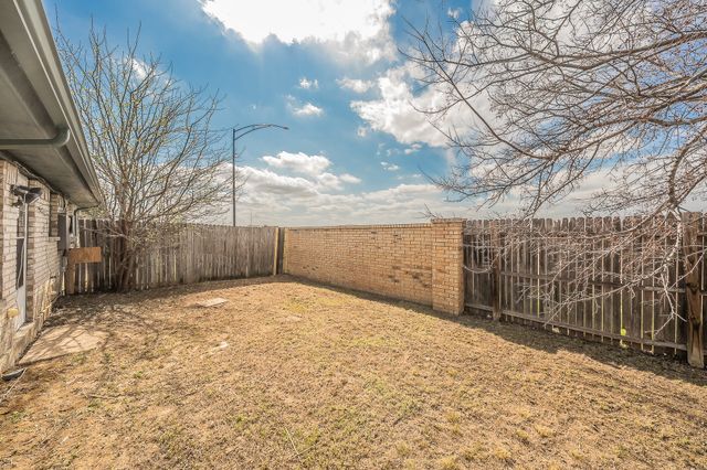 420 Signal Hill Court N, Fort Worth, TX 76112