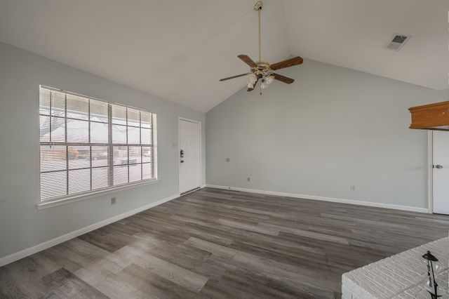 420 Signal Hill Court N, Fort Worth, TX 76112