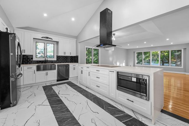 4 Wintergreen Drive, Melville, NY 11747