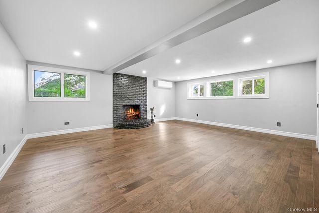 4 Wintergreen Drive, Melville, NY 11747