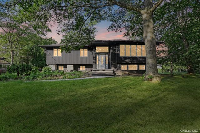 4 Wintergreen Drive, Melville, NY 11747