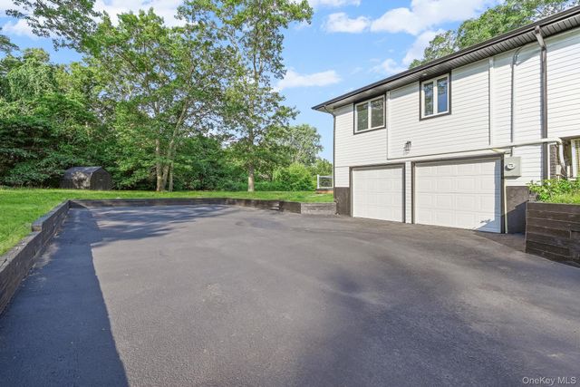 4 Wintergreen Drive, Melville, NY 11747