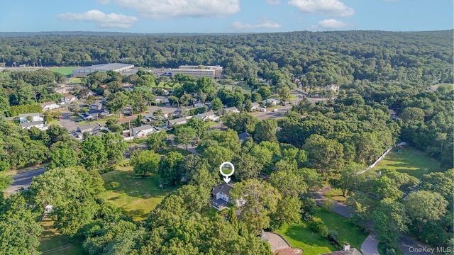 4 Wintergreen Drive, Melville, NY 11747