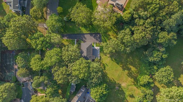 4 Wintergreen Drive, Melville, NY 11747