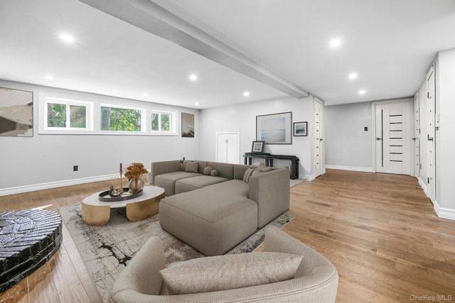 4 Wintergreen Drive, Melville, NY 11747