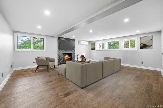 4 Wintergreen Drive, Melville, NY 11747