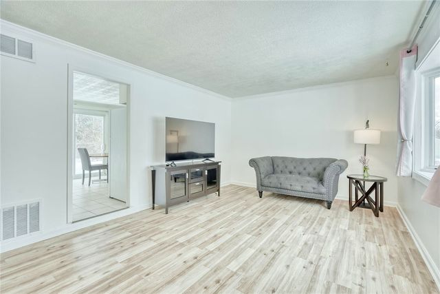 33 Pasadena Drive, Gates, NY 14606