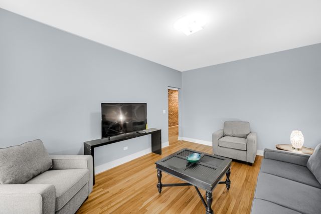 6022 S Eberhart Avenue 2N, Chicago, IL 60637