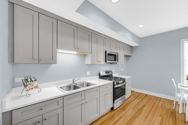 6022 S Eberhart Avenue 2N, Chicago, IL 60637