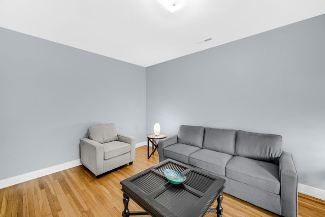 6022 S Eberhart Avenue 2N, Chicago, IL 60637