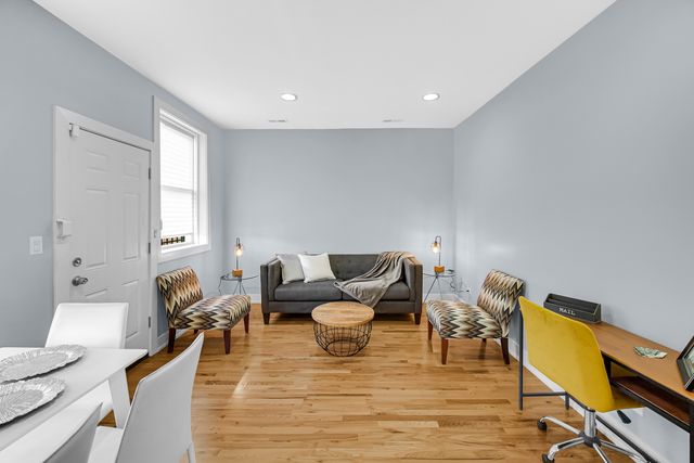 6022 S Eberhart Avenue 2N, Chicago, IL 60637