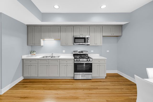 6022 S Eberhart Avenue 2N, Chicago, IL 60637