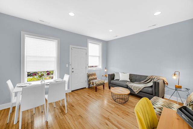 6022 S Eberhart Avenue 2N, Chicago, IL 60637