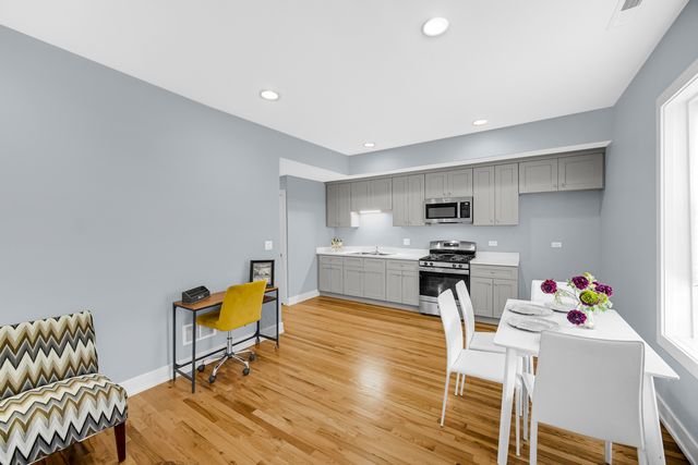 6022 S Eberhart Avenue 2N, Chicago, IL 60637