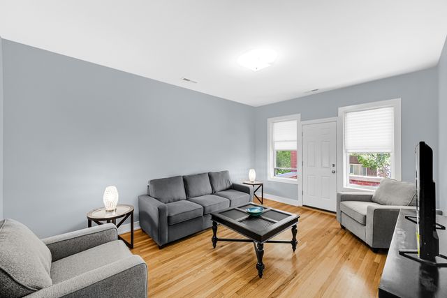 6022 S Eberhart Avenue 2N, Chicago, IL 60637