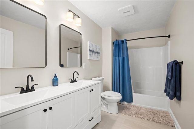 68 Princeton St 68, Holden, MA 01522