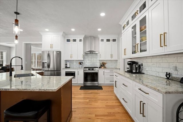 68 Princeton St 68, Holden, MA 01522