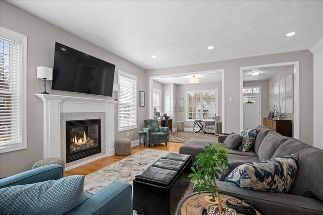 68 Princeton St 68, Holden, MA 01522