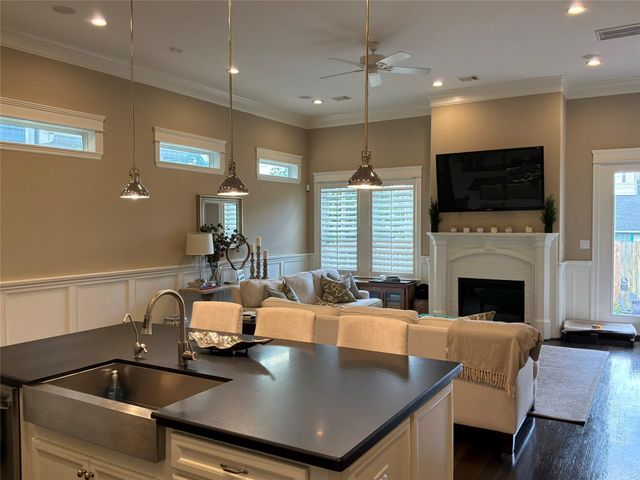 922 Alexander Street, Houston, TX 77008