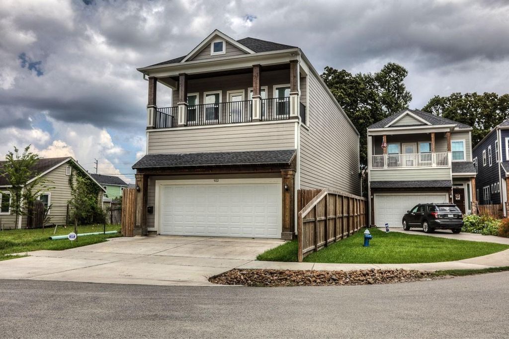 922 Alexander Street, Houston, TX 77008