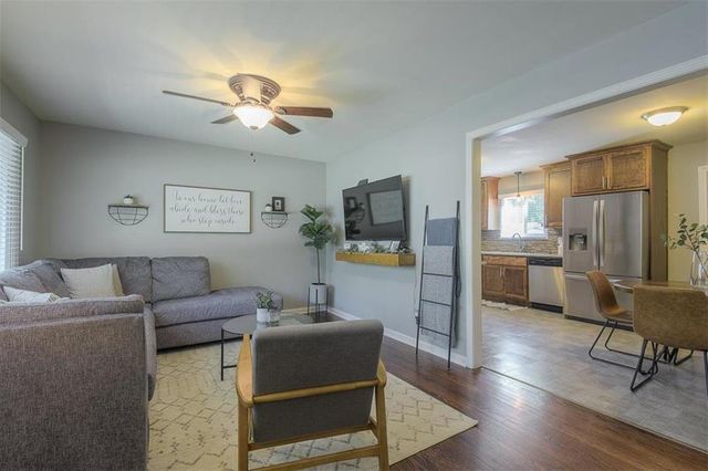 7415 Maple Lane, Overland Park, KS 66204