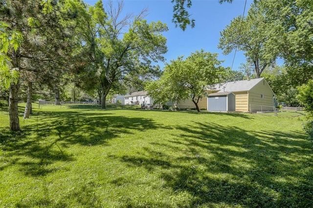 7415 Maple Lane, Overland Park, KS 66204