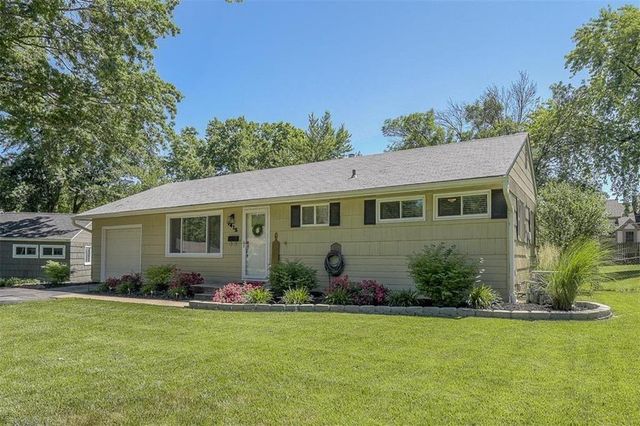 7415 Maple Lane, Overland Park, KS 66204