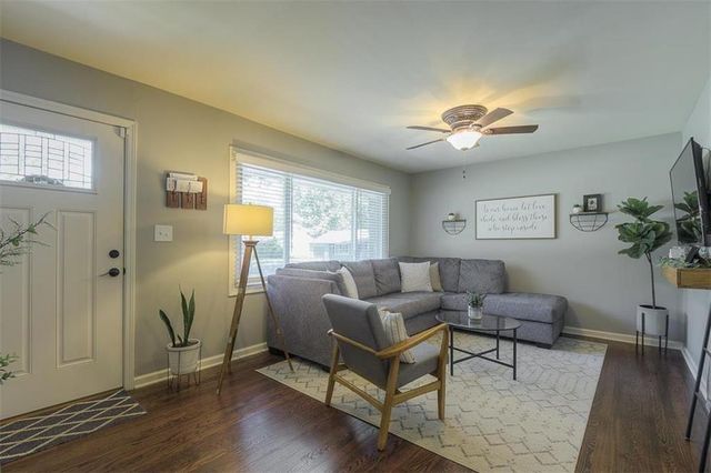 7415 Maple Lane, Overland Park, KS 66204