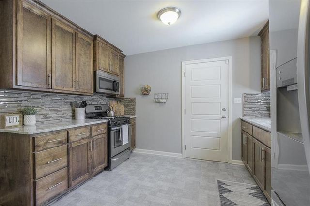 7415 Maple Lane, Overland Park, KS 66204