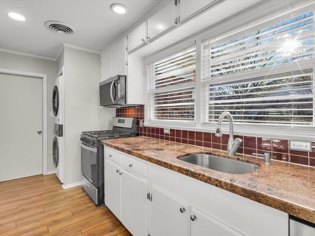 3404 Cromart Avenue, Fort Worth, TX 76133