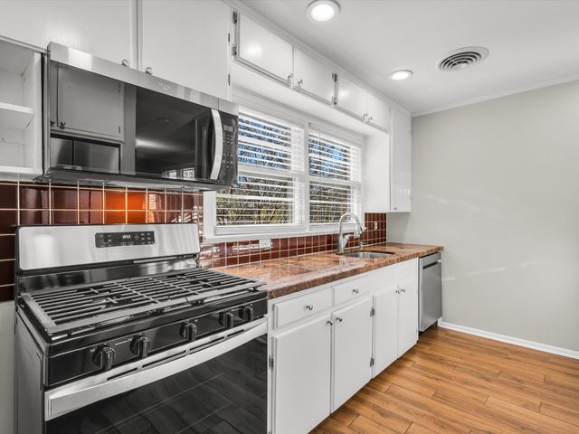 3404 Cromart Avenue, Fort Worth, TX 76133