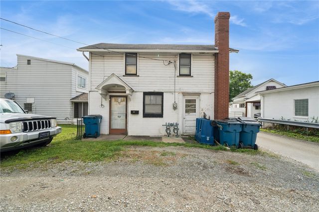 209 Depot St, Youngwood, PA 15697