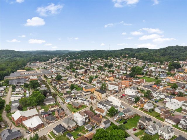 209 Depot St, Youngwood, PA 15697