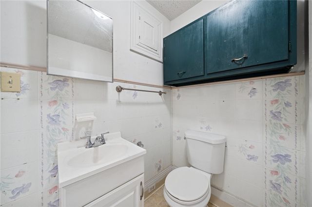 209 Depot St, Youngwood, PA 15697