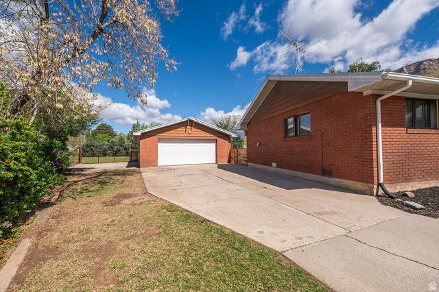 1014 PEACH DR, Ogden, UT 84404