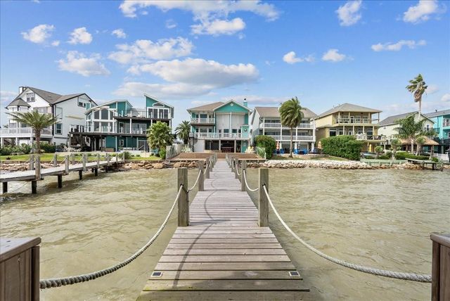 1331 Edwards Drive, San Leon, TX 77539