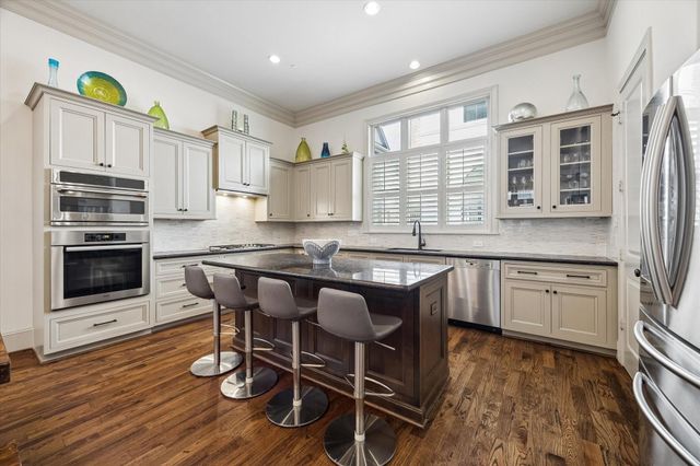 1521 Oakdale Street, Houston, TX 77004